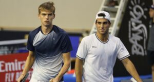 Пьотр Нестеров и Янаки Милев отпаднаха на четвъртфиналите на сингъл на турнир по тенис в Катар