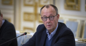 РАЗШИРЕНА
                                                                                                Лидерът на германските консерватори каза, че са възможни "разумни преговори" с Тръмп