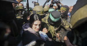 РАЗШИРЕНА
                                                                                                Нетаняху нареди да се отложи планираното за днес освобождаване на палестинските затворници