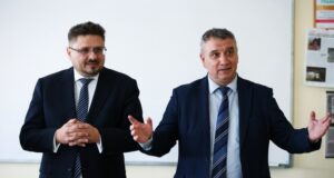 Ректорът на УНСС проф. Димитър Димитров поздрави генералния директор на БТА Кирил Вълчев за 60 години от излизането на списанието ЛИК