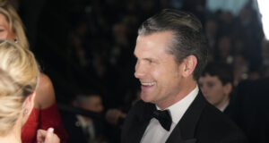 Сенатът на САЩ подкрепи Пийт Хегсет за министър на отбраната на Тръмп, въпреки обвиненията срещу него