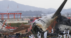 Сеул обяви, че ще изпрати черната кутия от катастрофиралия южнокорейски самолет за анализ в САЩ