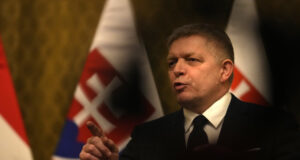 Словашкият премиер Фицо отхвърли призивите да подаде оставка на фона на засилващи се протести