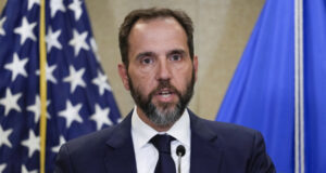 Специалният прокурор, който водеше двете федерални разследвания срещу Доналд Тръмп е напуснал министерството на правосъдието