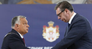 Сръбският президент Вучич разговаря в Белград с унгарския премиер Орбан и външния министър Сиярто