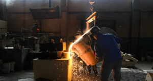 Старозагорският завод "Прогрес" не е възобновил работа след празниците, работниците са в платен отпуск, заяви пред БТА изпълнителният директор на предприятието