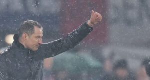 Старши треньорът Брайън Приске не е притеснен за поста си във Фейенорд