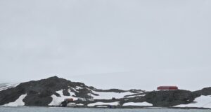 Товаро-разтоварна дейност ще извърши днес научноизследователският кораб НИК 421 „Св. св. Кирил и Методий“