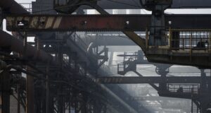 Украинският производител на стомана "Метинвест" спря работата на въглищната мина край Покровск