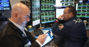 Уолстрийт закри със силен спад на основните индекси