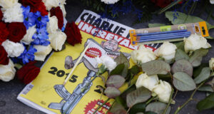 Франция си спомни за жертвите на серията от нападения в Париж преди 10 години, включително и срещу редакцията на "Шарли ебдо"