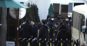 Южнокорейската полиция прати призовка на началника на охраната на сваления президент Юн, той не се яви