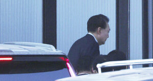 Временно отстраненият от длъжност южнокорейски президент Юн Сук-йол