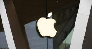 "Епъл" обеща да инвестира 500 милиарда долара в САЩ за четири години