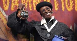 Актрисата Синтия Ериво получи наградата „Бухнал пудинг“ за Жена на годината