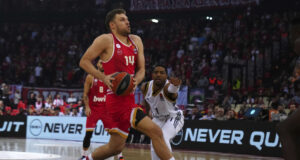 Александър Везенков и Олимпиакос отстъпиха на Панатинайкос във финала на Купата на Гърция по баскетбол