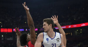 Баскетболният Панатинайкос се опитва да привлече германския център Тибор Плайс