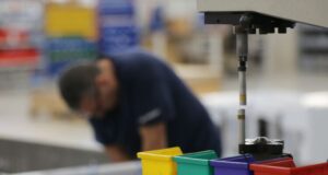 Бизнесът търси строители и шивачи, а професионалното образование предлага ресторантьори и икономисти, сочи извод от проучване на ИПИ