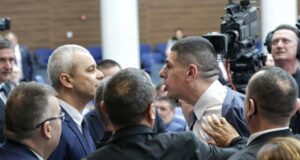 Безредици в пленарната зала