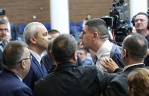 Безредици в пленарната зала