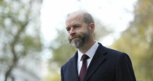 Великобртиания публикува за обсъждане ключов документ за развитието на стоманодобивната си индустрия на фона на заплахата от американски мита