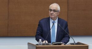 министърът на отбраната Атанас Запрянов (