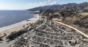 Горските пожари в Лос Анджелис са напълно овладени, след като горяха три седмици, съобщиха властите на Калифорния