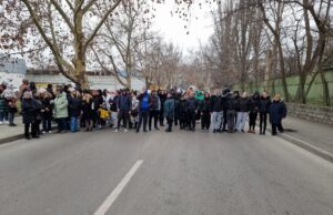 Граждани се събраха в Русе в подкрепа на тежко пострадалата при катастрофа жена