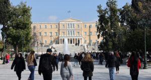 Гръцкият парламент ще опита за трети път утре да избере президент