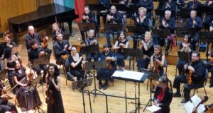 Да свиря на "Зимни музикални вечери - проф. Иван Спасов" в Пазарджик е привилегия, каза цигуларката Десислава Чолакова