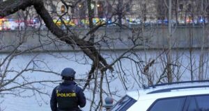 Двама души бяха убити при нападение с нож в магазин в Чехия