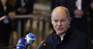 ЕС е достатъчно силен, за да защити интересите си в търговията със САЩ, заяви Шолц