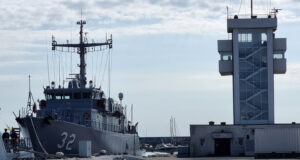 Екипажите на фрегата „Верни“ и минен ловец „Цибър“ отбелязаха 16 години от вдигането на военноморския флаг на корабите