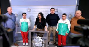 Зам.-кметът по финанси Иван Василев бойкотира работата на СОС, като не подписва доклади, които са гласувани, заяви Ваня Григорова