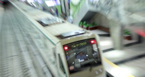 Заради слязъл пътник на релсите е спряно част от движението на метрото между станциите "Лъвов мост" и "Княгиня Мария Луиза"