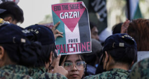 Израелски въздушен удар уби двама палестински полицаи в ивицата Газа, съобщи контролираното от "Хамас" вътрешно министерство