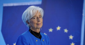Инфлацията в еврозоната намалява, въпреки че проблемите пред световната търговия продължават да създават рискове, заяви Кристин Лагард