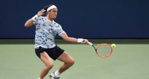 Италианецът Матиа Белучи отстрани руснака Даниил Медведев от турнира от сериите АТП 500 в Ротердам