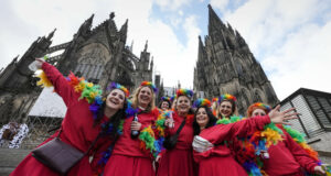 Карнавалният сезон в Германия започна с традиционното рязане на мъжки вратовръзки