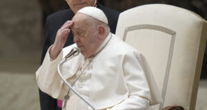 ОБНОВЕНА Лечението на папата е променено, за да се справи с "усложнена" клинична картина, съобщи Ватиканът