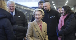 Лидерите на ЕС пристигнаха в Киев, за да изразят подкрепата си за Украйна на третата годишнина от руската инвазия