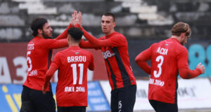 Локомотив София надигра убедително ЦСКА 1948 като гост във футболната Първа лига