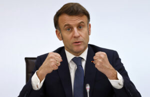 Макрон заяви, че само украинският президент Зеленски може да договори мир за страната си