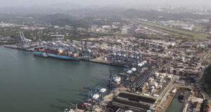 Над 450 арестувани на протест срещу планирана пенсионна реформа в Панама