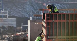 ОБЗОР
                                                                                                Издадените разрешителни за строеж на нови жилищни сгради в България намаляват с 15,8 на сто през четвъртото тримесечие на 2024 г. на годишна база, съобщи НСИ