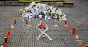 ОБЗОР
                                                                                                С митинги и обща стачка Гърция отбелязва втората годишнина от железопътната катастрофа в прохода Темпе с 57 жертви