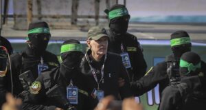 ОБНОВЕНА
                                                                                                "Хамас" освободи трима израелски заложници