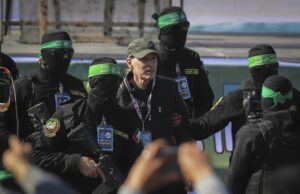 ОБНОВЕНА
                                                                                                "Хамас" освободи трима израелски заложници