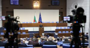 Очаква се парламентът окончателно да приеме законопроекта за финансова подкрепа на битови крайни клиенти, останали без ток през декември
