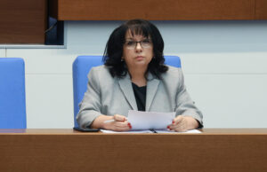 Парламентът изслушва министъра на финансите Теменужка Петкова за забавените за 2024 г. бюджетни плащания Теменужка Петкова